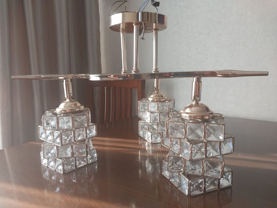 Продам люстру 3х рожковую.
