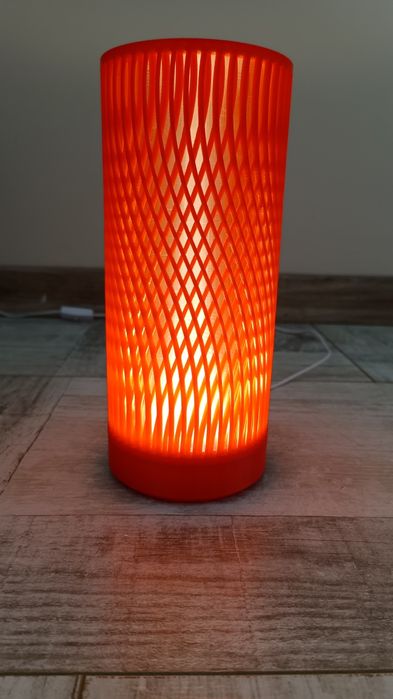 3D Принтирана настолна лампа