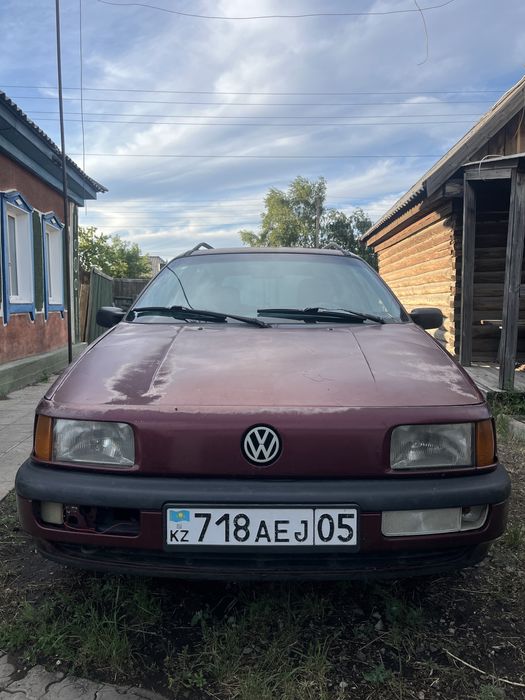 Продам машину VOLKSWAGEN PASSAT 1992г