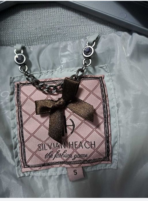 Vestuta fas cu gluga și geaca cu gluga, 30 lei ambele