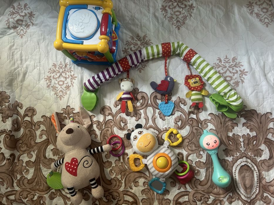 Игрушки развивающие 0+