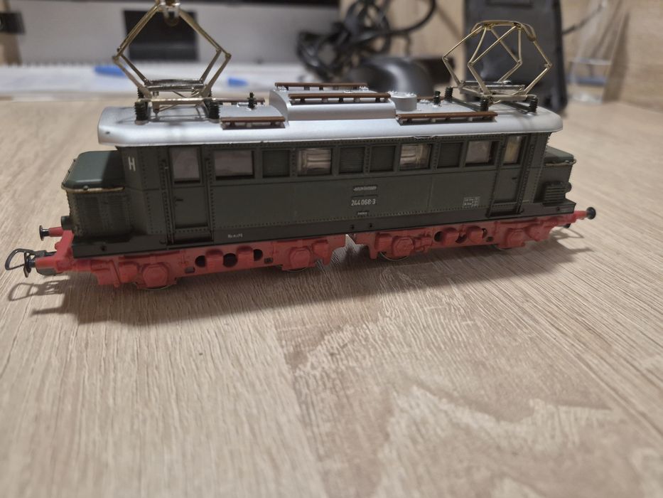 Модель piko e 244 электровоз