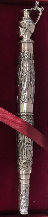 Ръчно изработена сребърна писалка с елементи от съкровището на траките