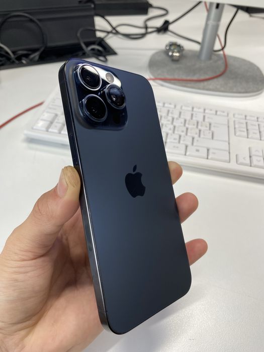 Iphone 15 pro max dark blue titanuim