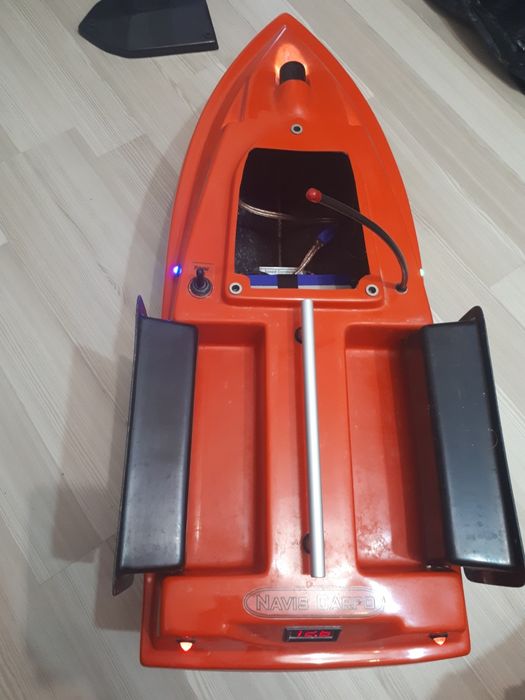 Navomodel NAVIS CARPO,Barcuta plantat,nadit 2 cuve.