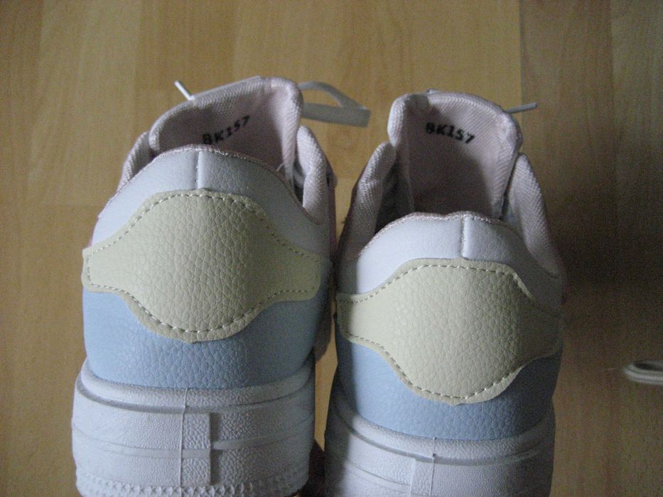 Скникърси и боти натурална кожа .