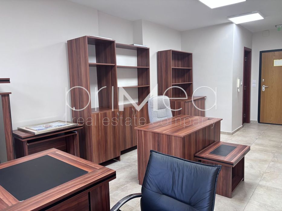 Офис в Бургас-Център площ 30кв.м цена 350евро