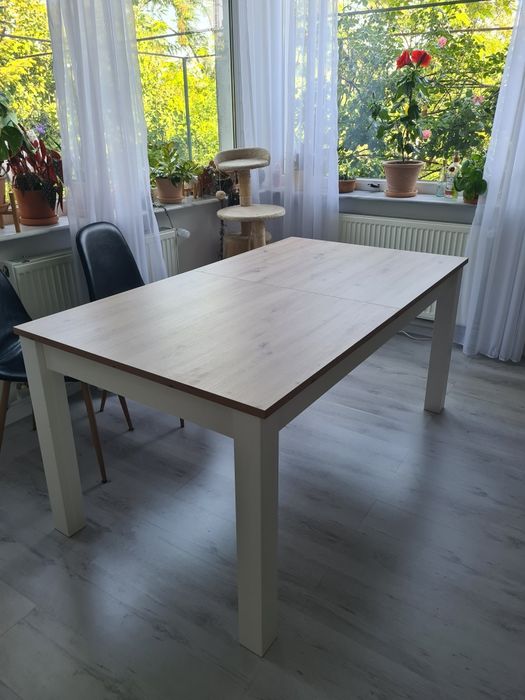 Masa extensibila 8 pers Mobexpert, 1200 lei neg.