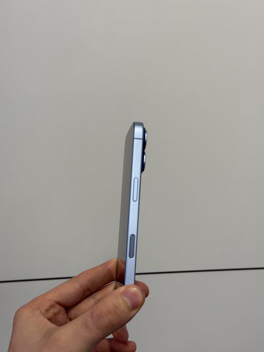 Продавам перфектен iPhone 17