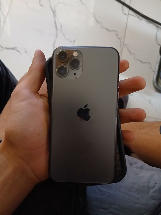 Vând iphone 11 pro pentru piese
