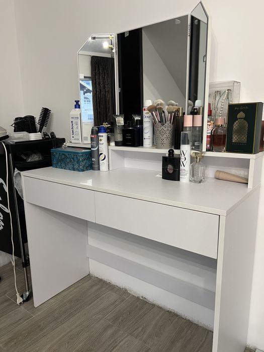 Masa de toaleta utilizata