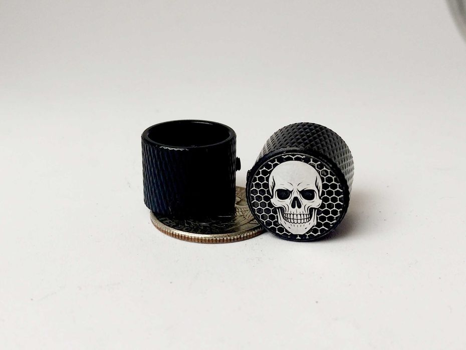 Гриф плочка за китара +метални копчета череп – Stratocaster Telecaster