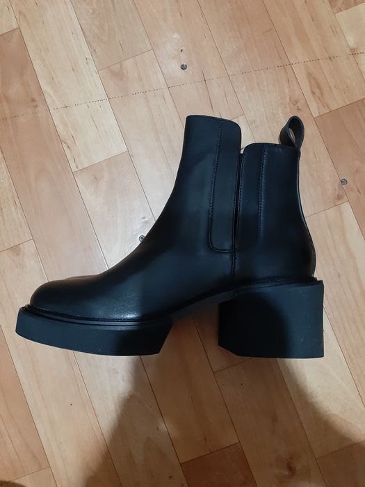 Продам женские сапоги челси.
