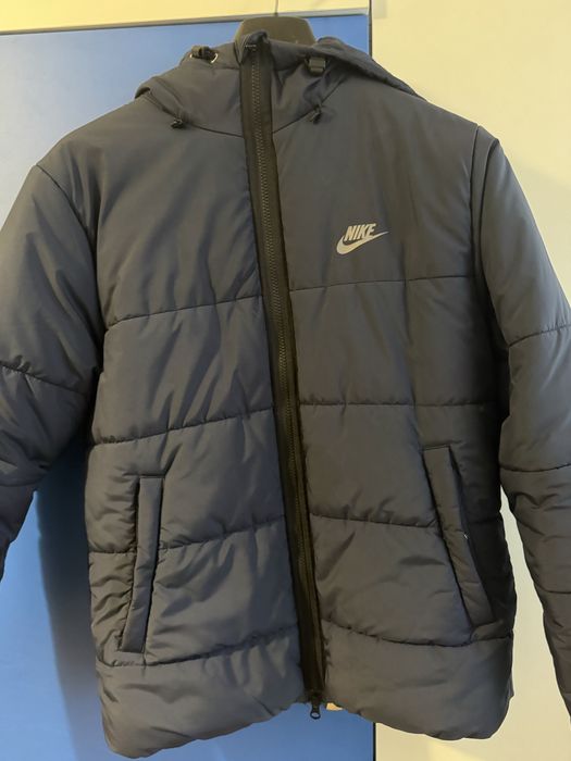 Продавам яке на nike