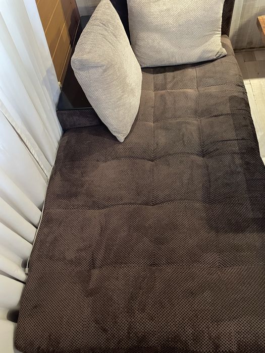 Ъглов диван в кафяво и бежово