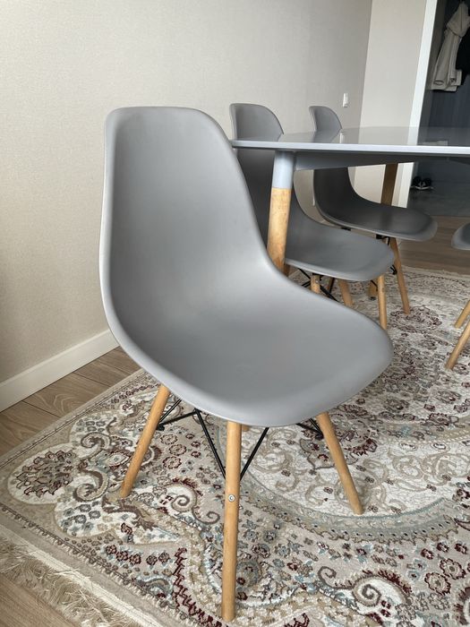 Продам стол со 4 стульями!