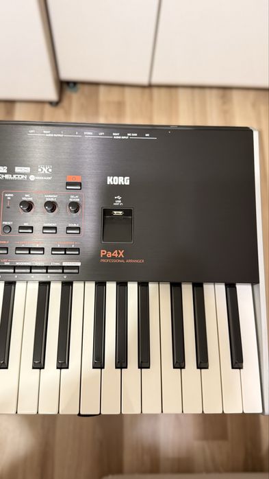 Korg pa4x international 76 keys