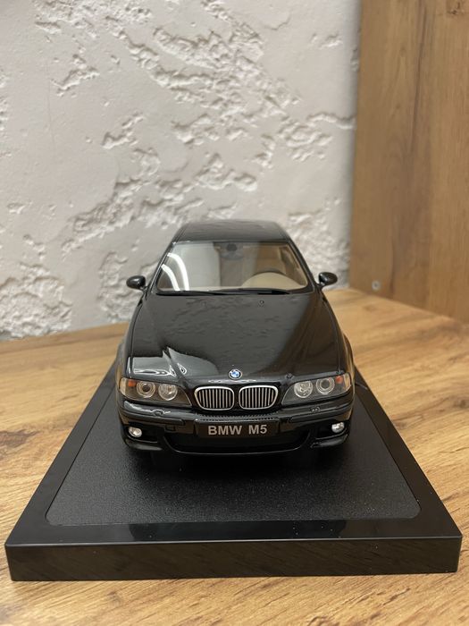 Модель BMW M5 масштаб 1:18, коллекция