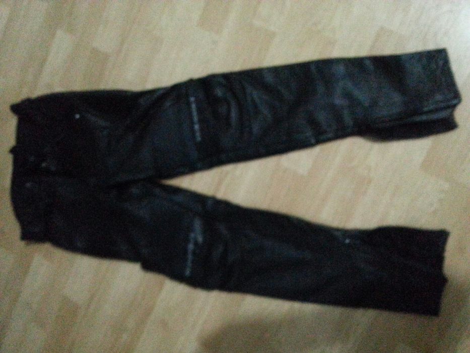 Pantaloni motociclist piele cu protectie