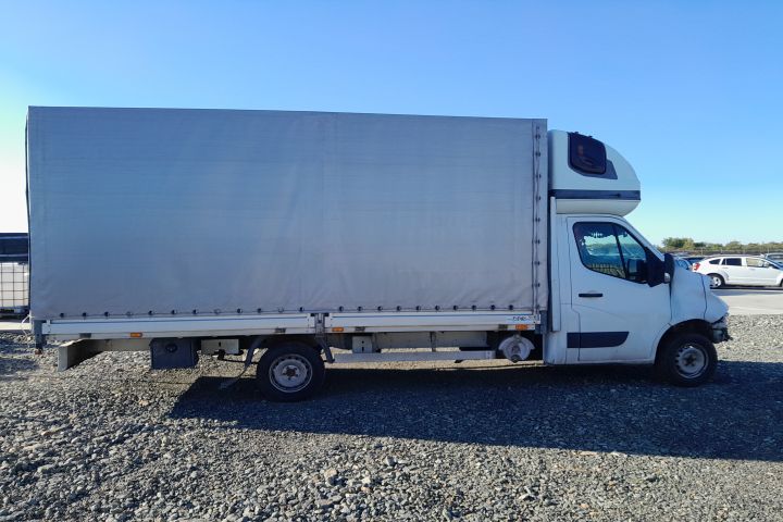 Dezmembrez Renault Master 3