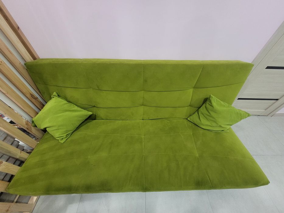 Продам диван  зеленый