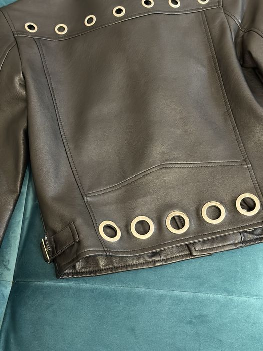 Стилно черно кожено яке с капси ZARA