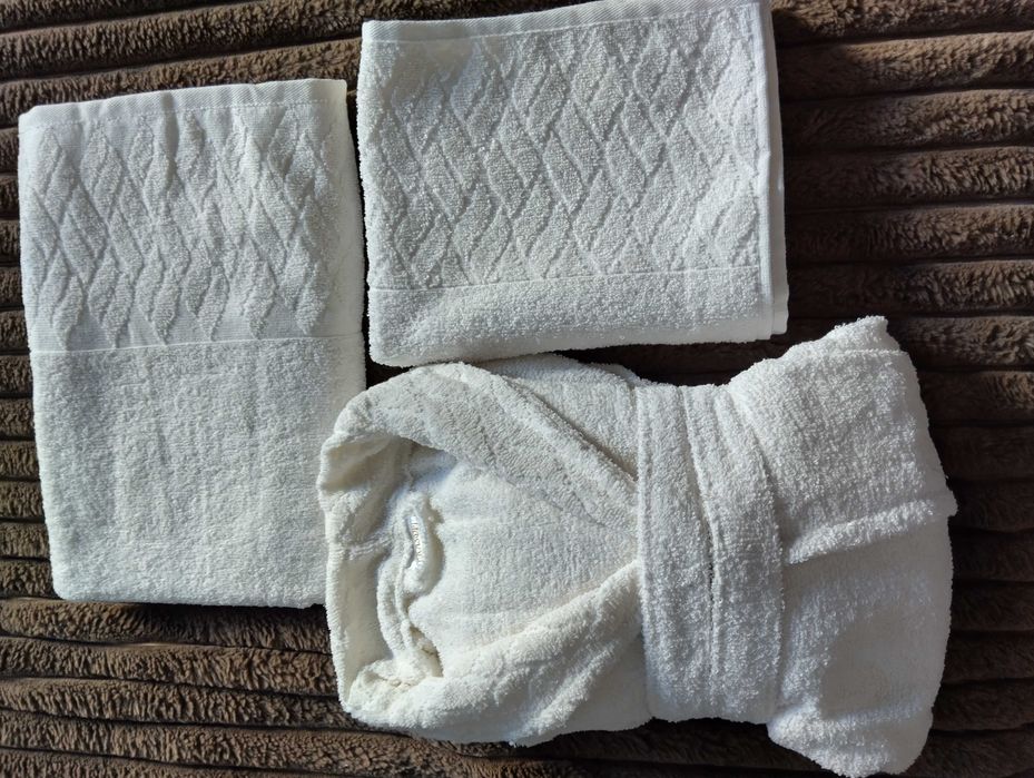 Халат за баня Л р-р + 2кърпи (50x90) и (70x140) см