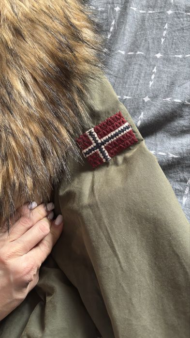 Продам парку бренда Napapijri