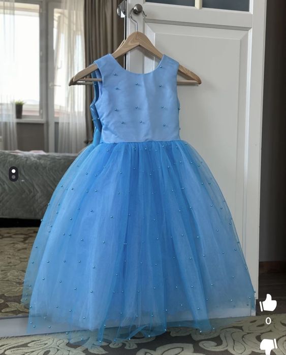 Продам платья 6-7 лет