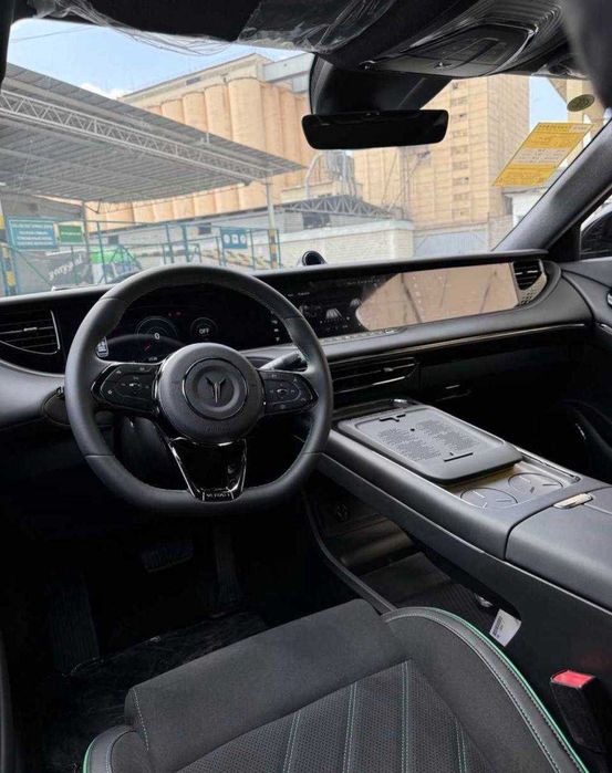 Voyah Free 4WD hybrid 2025