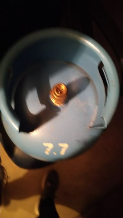 Газов котлон с газова бутилка и редуцил вентил и маркуч