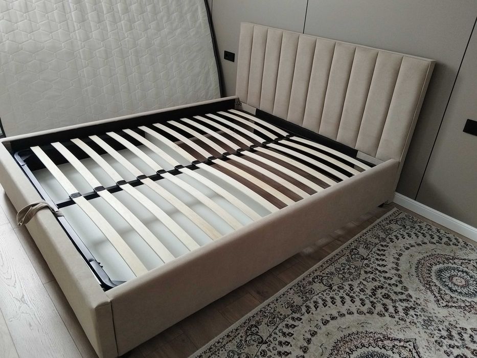 Продам двуспальную кровать