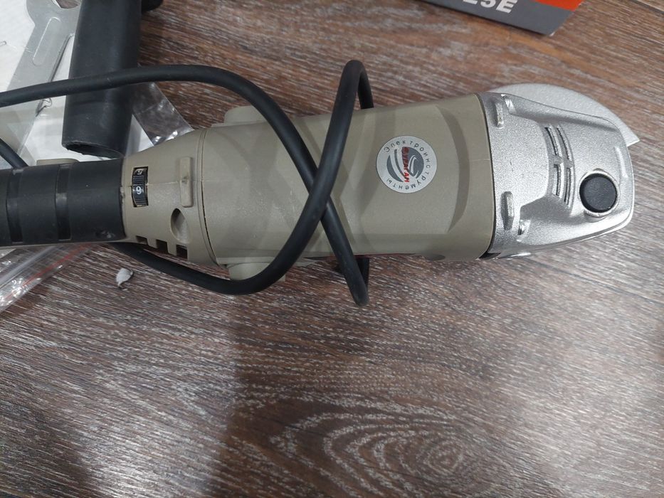 Углошлифовальная машина