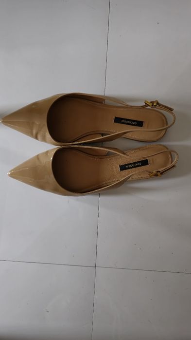 Остри сандали Gino Rossi