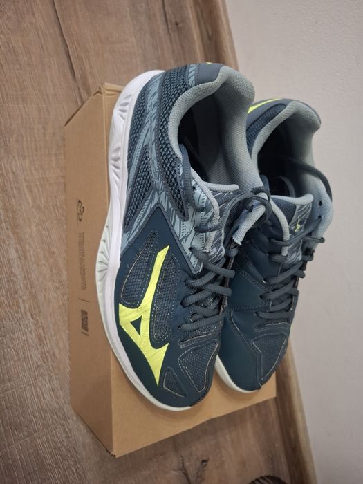 Маратонки за зала Mizuno 42