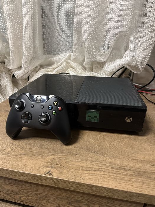 Xbox one- 2 контролера 3 игри