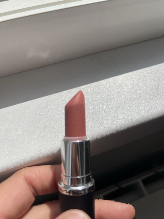 Дамско червило MAC оригинално като ново мат kinda sexy
