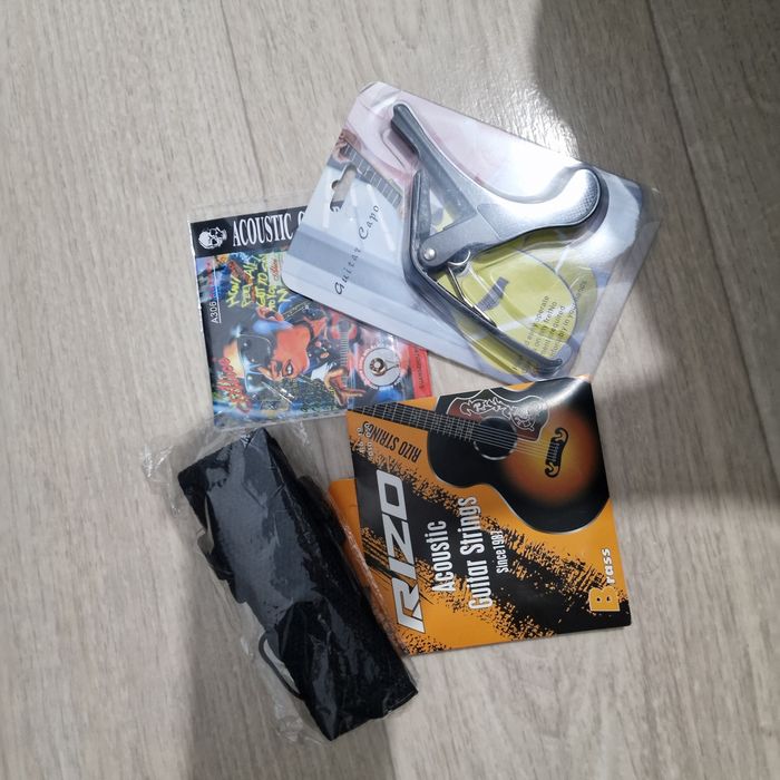 Акустическая гитара