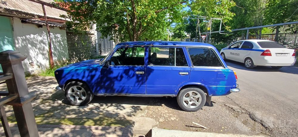 Vaz 2102 sotiladi
