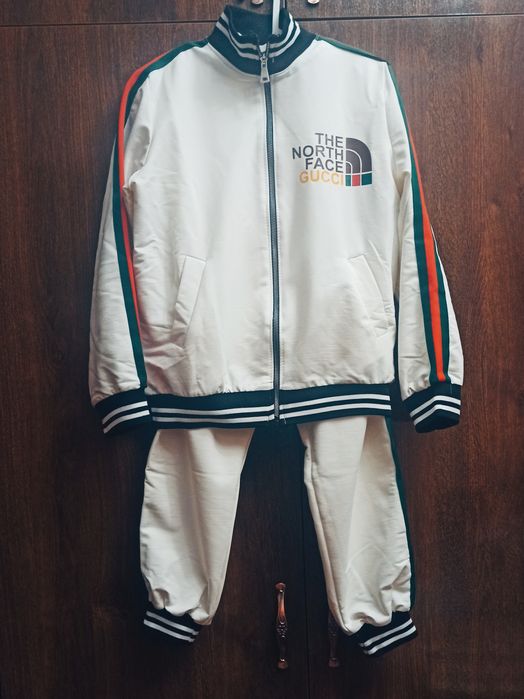 Продам Спортивные костюмы