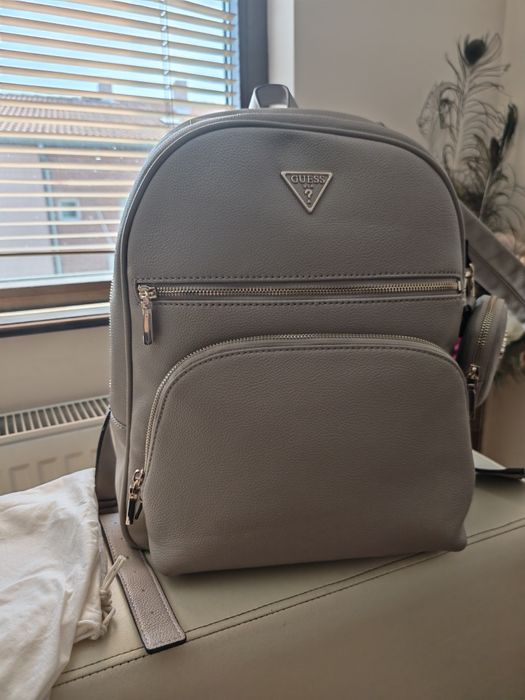 Дамска раница Guess