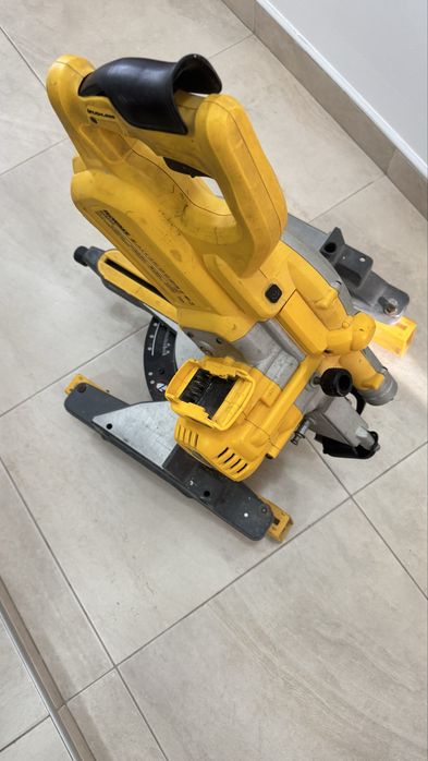 Акумулаторен потапящ циркуляр с герунг DeWALT DCS777N, 54 V, 216 мм