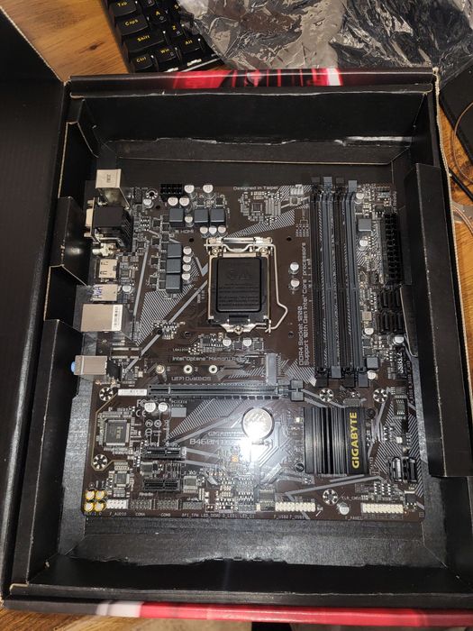 Продам мать на b460m gigabyte