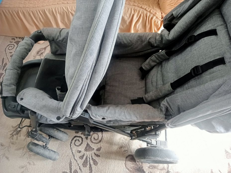 Продаю коляски 2 место