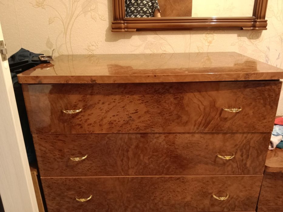 Продается спальный гарнитур