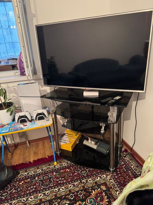 Срочно продам Диван с креслами