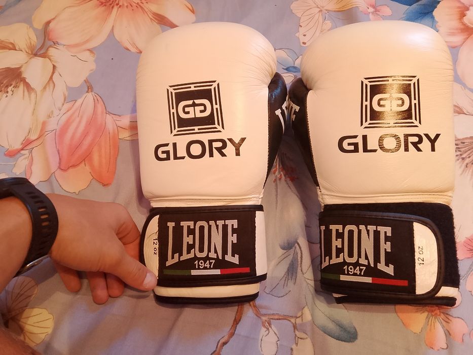 Боксерские перчатки