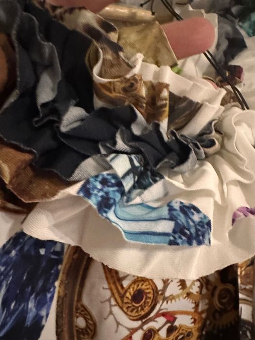 Top deosebit  brand Fehu nou L