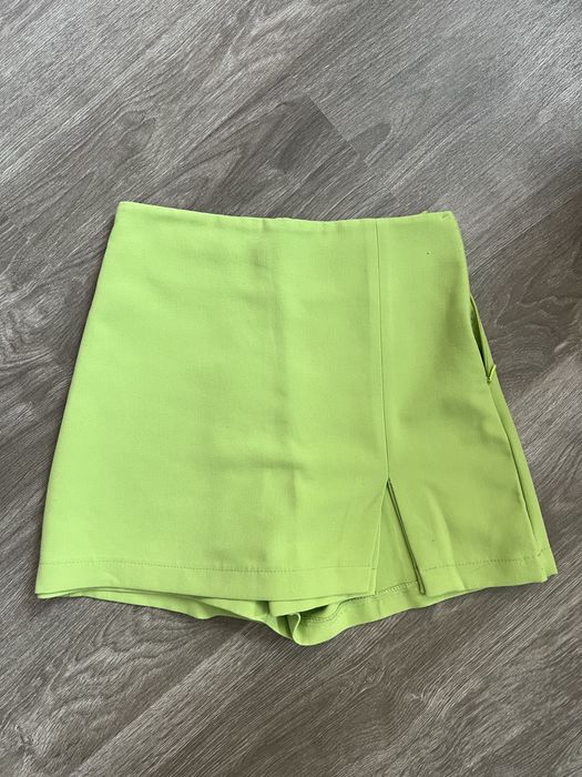 Пола панталон цвят лайм