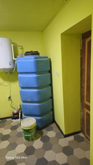 Guliston tumani 4- Mikro rayonda ishlab turga naturar bino sotiladi